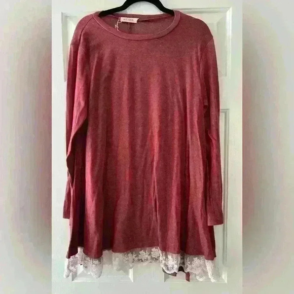 Red sweater with lace - Picture 1 of 1